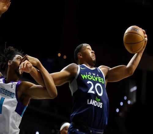 爱游戏电竞明尼苏达森林狼训练开放日，冲刺阶段迎来里程碑引欢呼，NBA常规赛在即，控场能力受关注的简单介绍