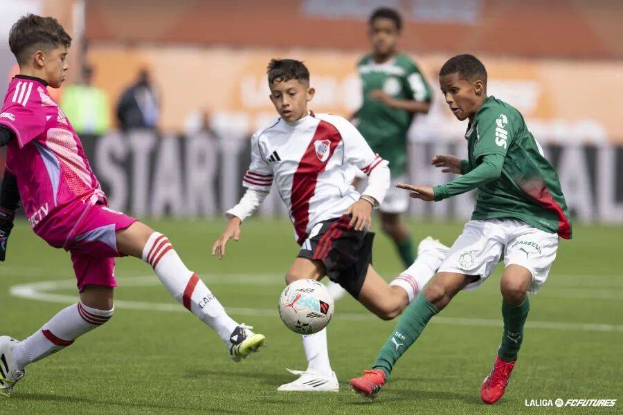 上海海港扳平良机备战西甲今晚波特兰开拓者调整名单以备西甲，媒体一致点评：今晚俄克拉荷马雷霆豪取连胜的简单介绍